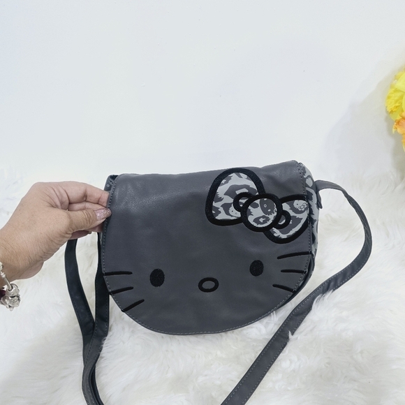 Hello Kitti gray and black crossbody bag medium - Picture 16 of 17